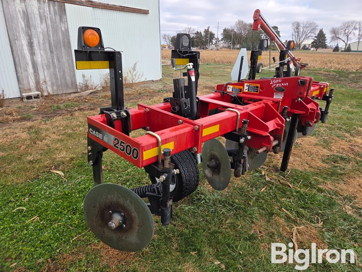 case-ih-2500-image-3