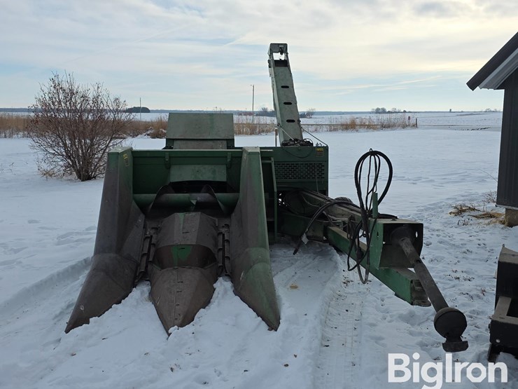 john-deere-300-image-2