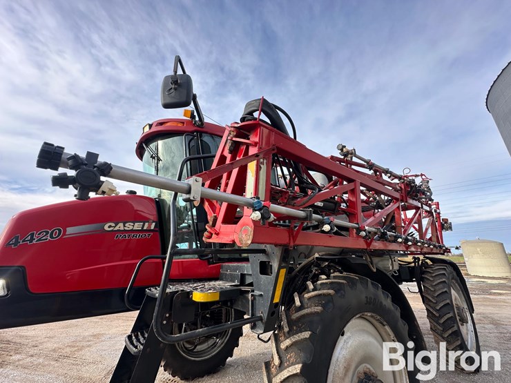 case-ih-patriot-4420-image-9