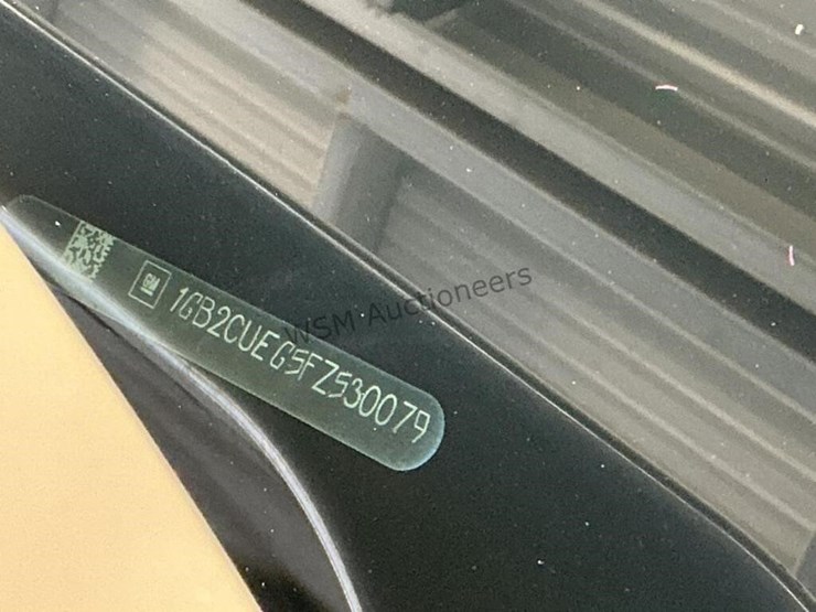 2015-chevrolet-silverado-2500hd-image-14