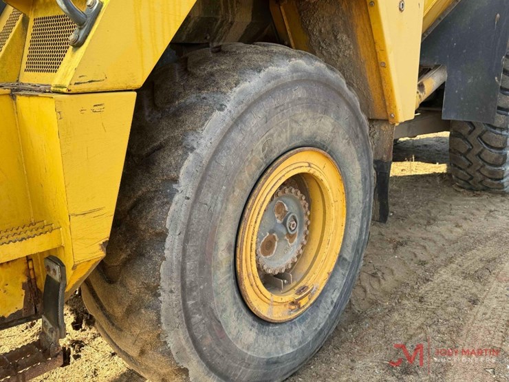 komatsu-hm300-2-image-10