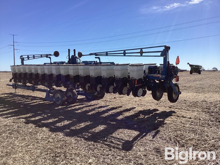 2002-kinze-3600-image-7