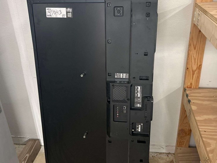 misc-televisions-and-computer-monitors-with-mounts-image-17