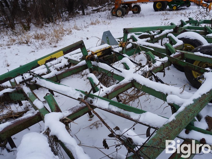 john-deere-24-image-11