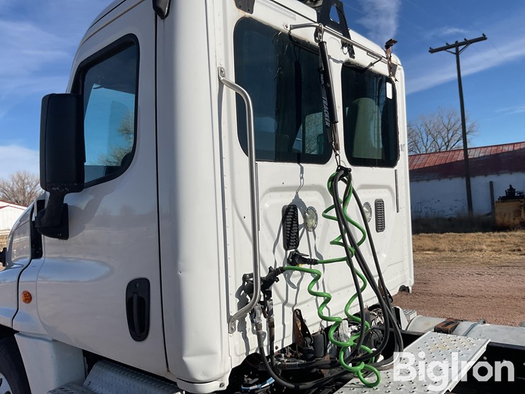 freightliner-cascadia-125-image-15