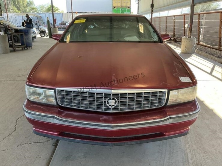 1994-cadillac-deville-concours-sdn-image-3