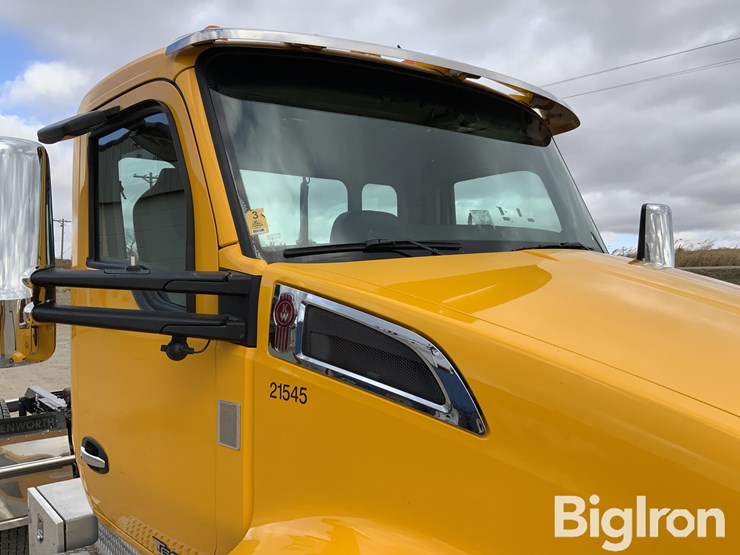 2021-kenworth-t680-image-12