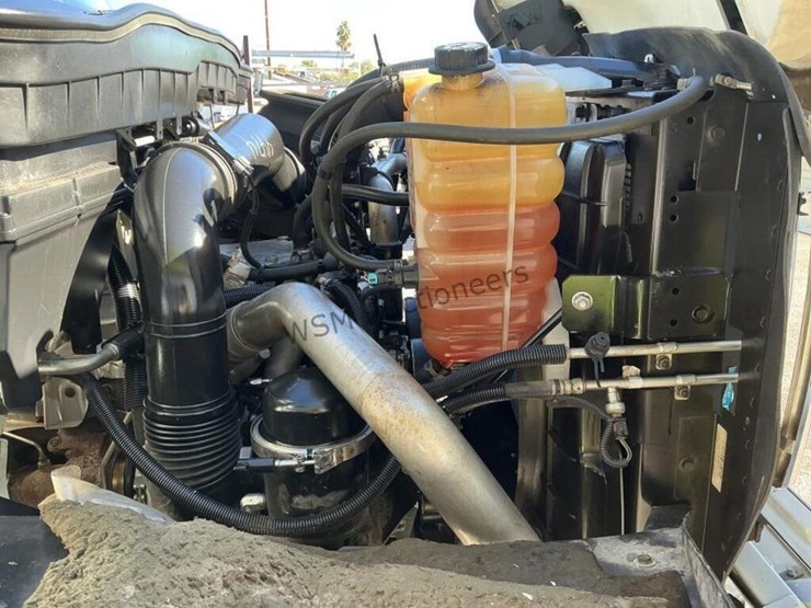 2013-international-7400-image-17