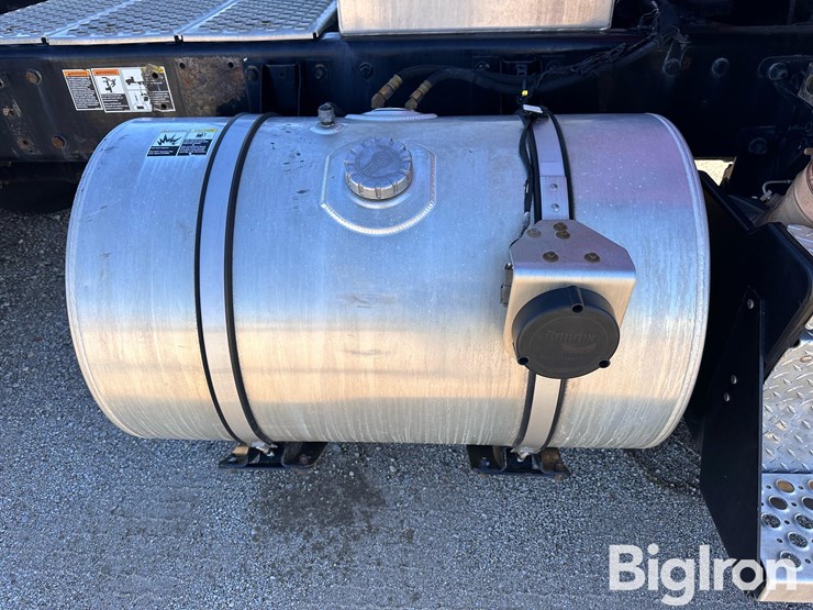 2019-kenworth-t680-image-16