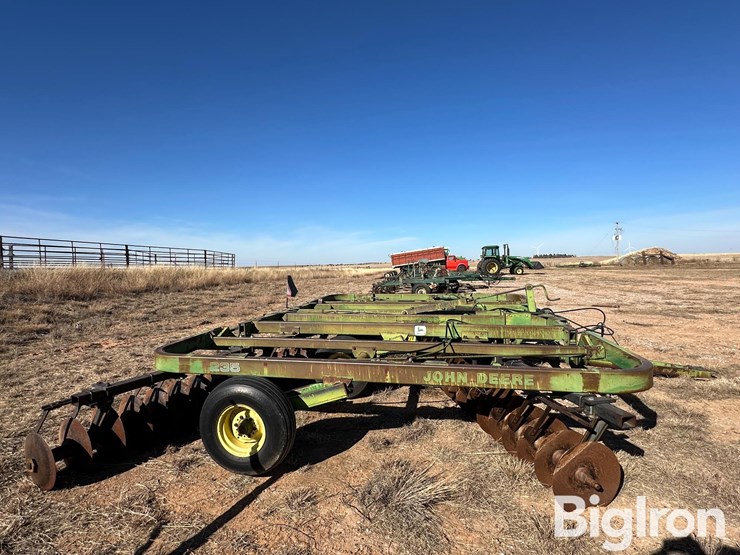 john-deere-235-image-4