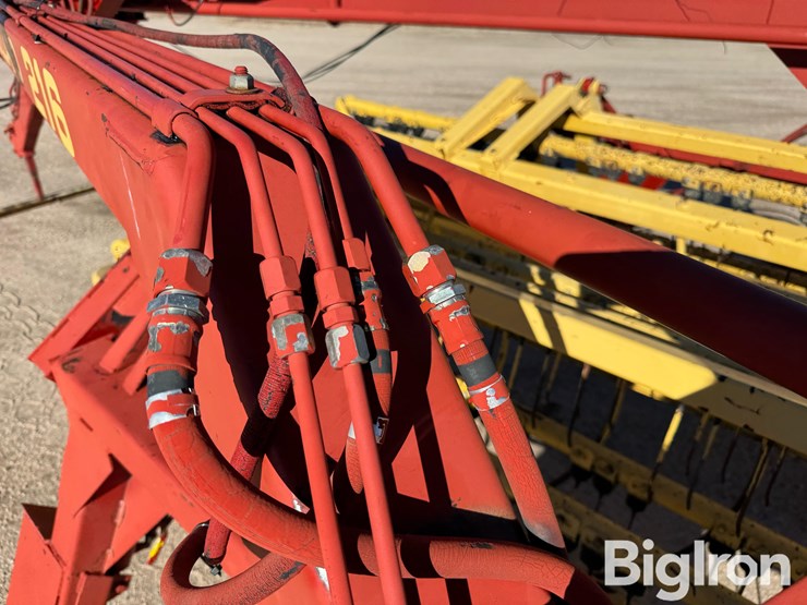 new-holland-216-image-16