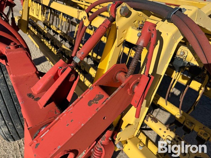 new-holland-216-image-13