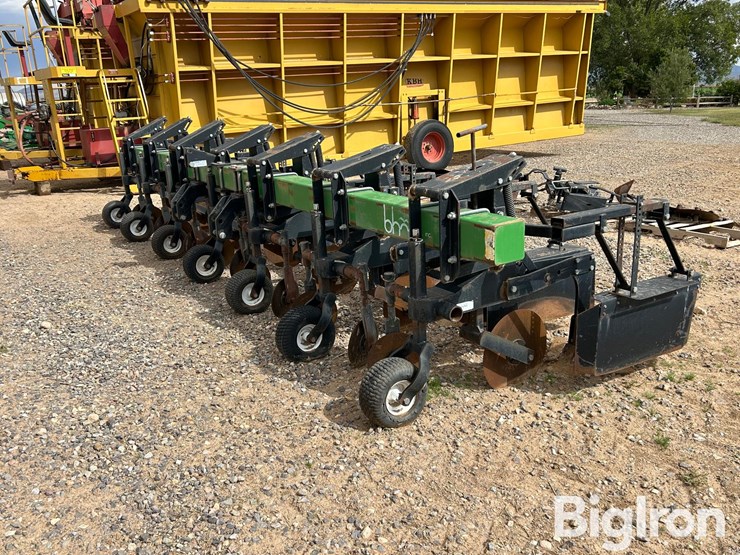 1997-b&h-mfg-9100-field-cultivator-image-1