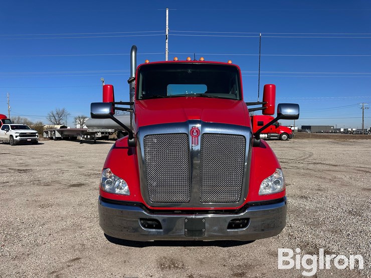 2019-kenworth-t680-image-2