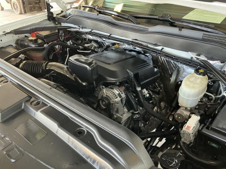 2015-chevrolet-silverado-2500hd-image-12