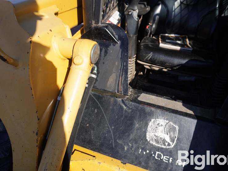 john-deere-317-image-15