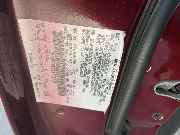 2011-ford-crown-victoria-sdn-image-14