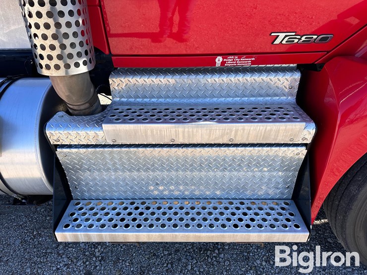 2019-kenworth-t680-image-16