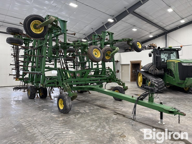 john-deere-2210-image-3