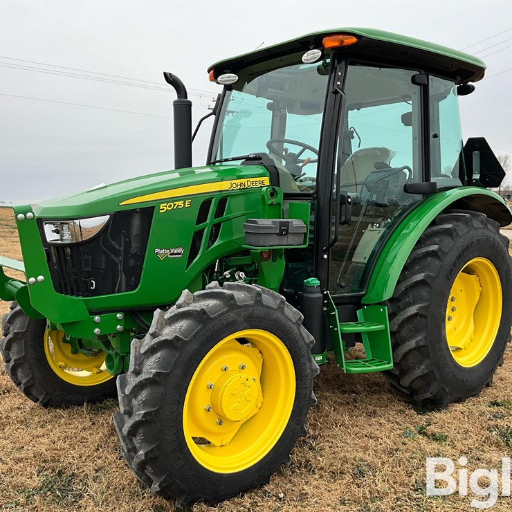 JOHN DEERE 5075E