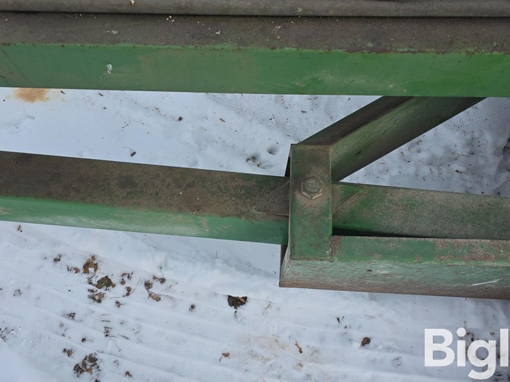 john-deere-300-image-12