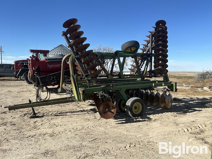 john-deere-235-image-8