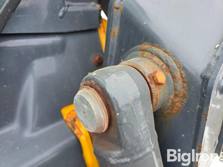 2023-deere-318g-image-18