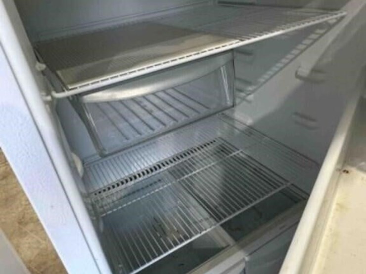 frigidaire-refrigerator/freezer-powers-on-image-4