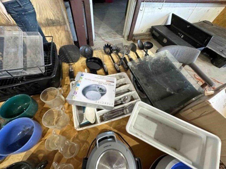 assorted-kitchenware--cups,-pots/pans,-cutlery-image-6