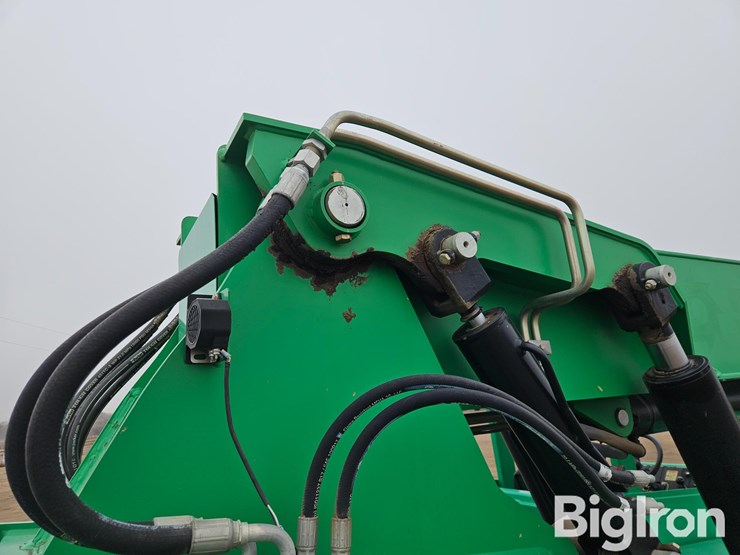 2014-jlg-6036-image-18