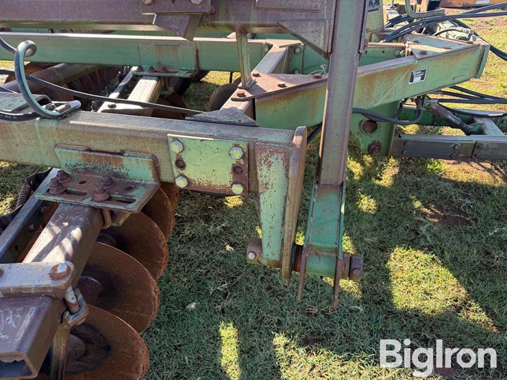 john-deere-235-image-13