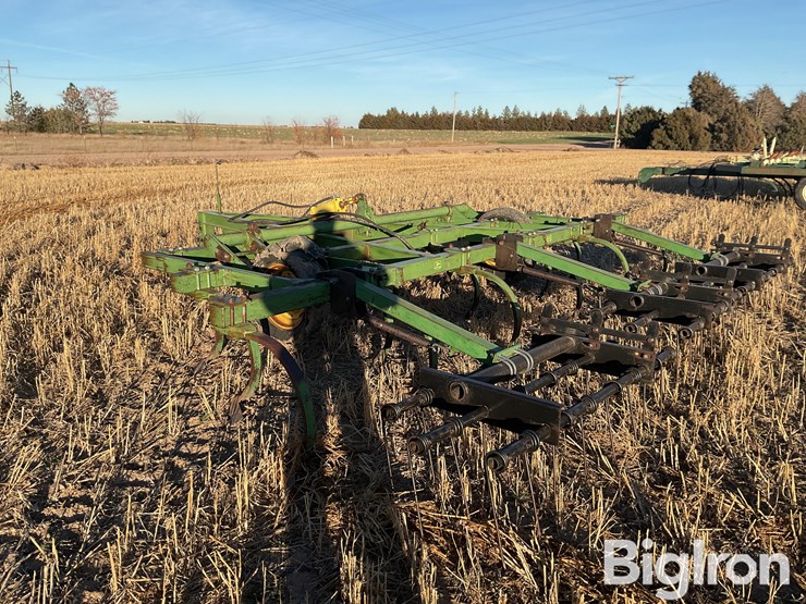 john-deere-100-image-7