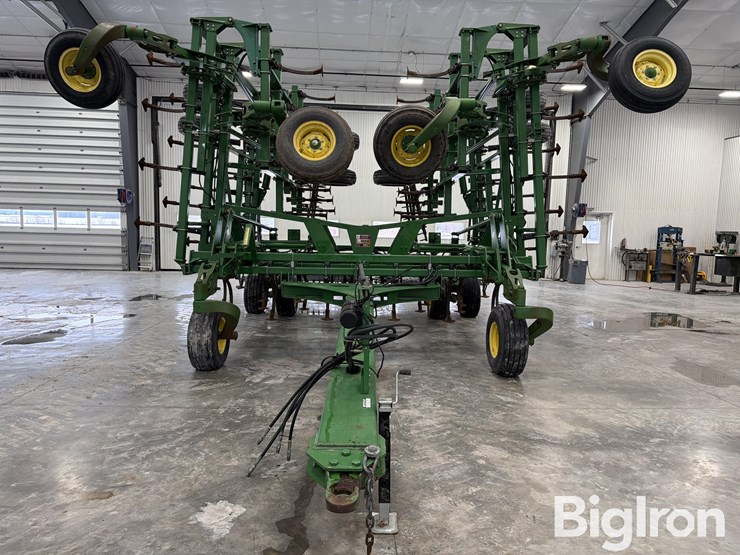 john-deere-2210-image-2