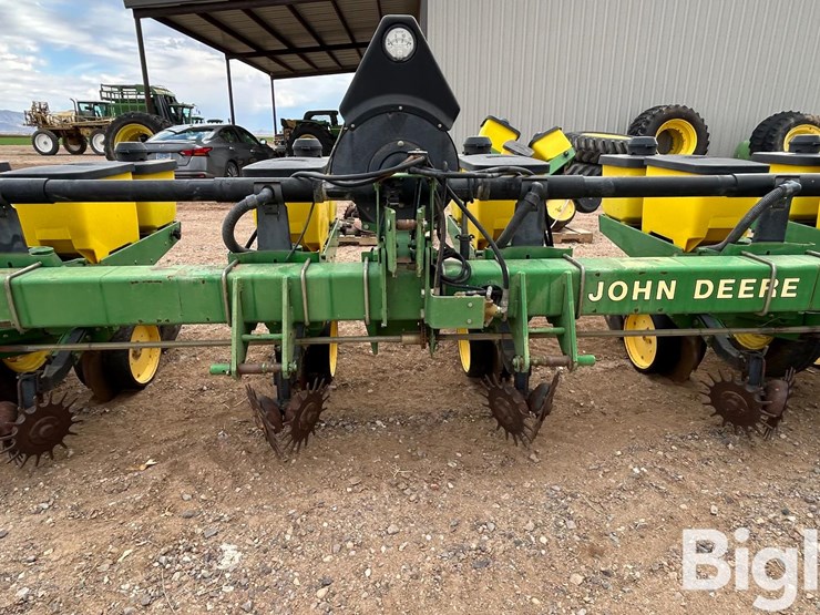 john-deere-7300-image-16