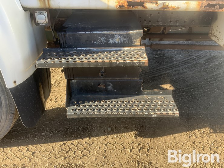 international-4900-image-10