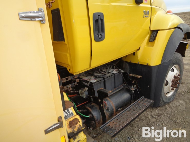 2007-international-7400-image-13