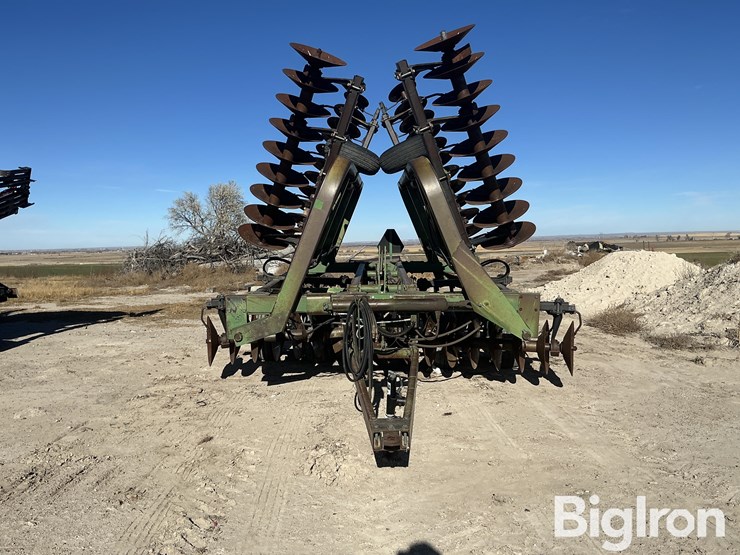 john-deere-235-image-2