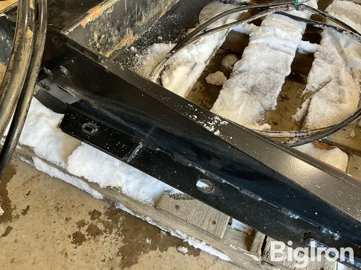 macdon-to-john-deere-combine-transition-plate-image-14