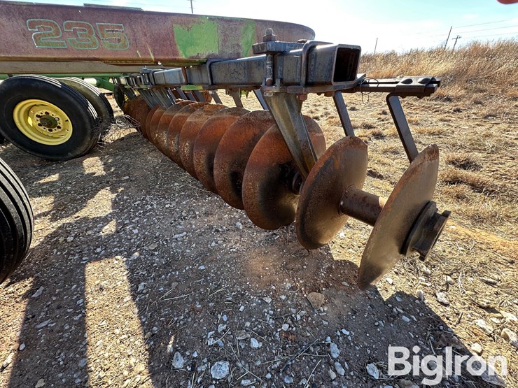 john-deere-235-image-9