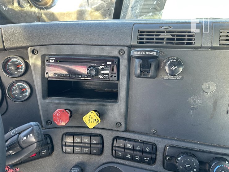 2018-freightliner-cascadia-125-image-39