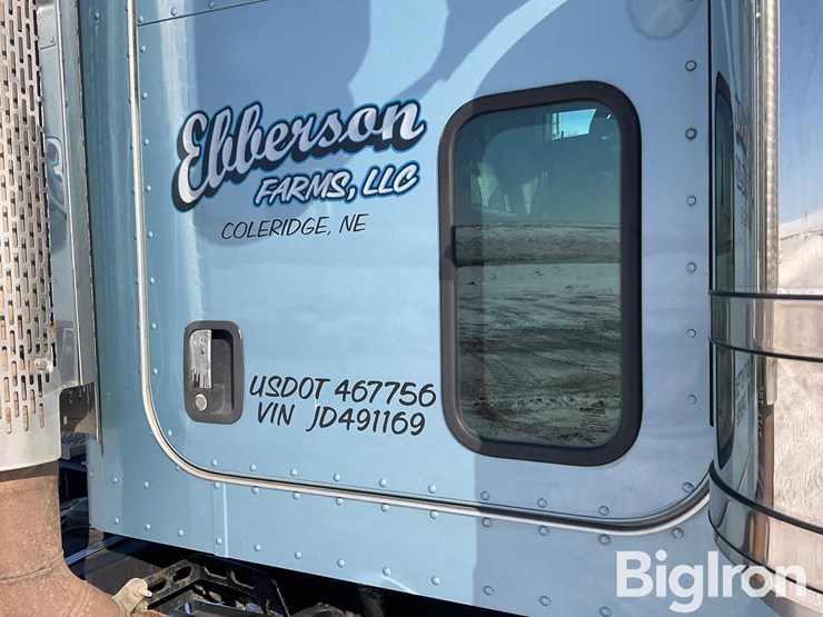 2018-peterbilt-389-image-16