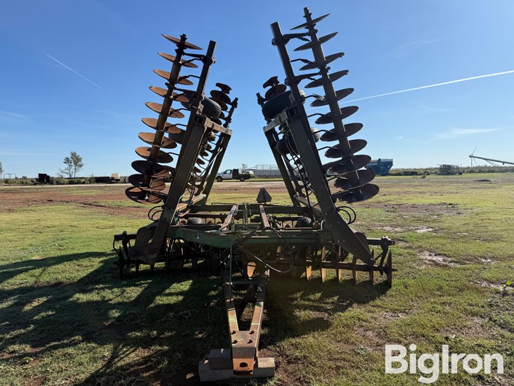 john-deere-235-image-2