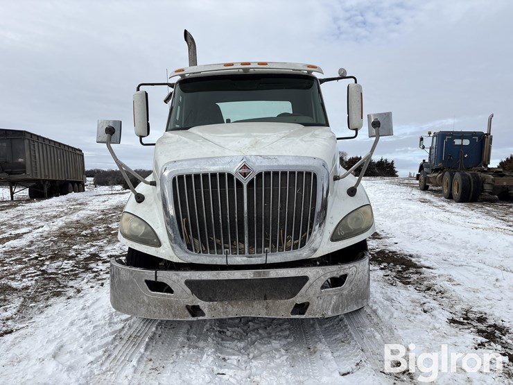 2011-international-prostar-image-2