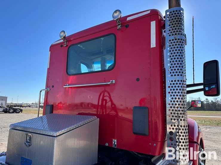 2019-kenworth-t680-image-18