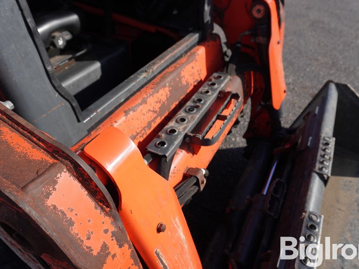 kubota-ssv65-image-12