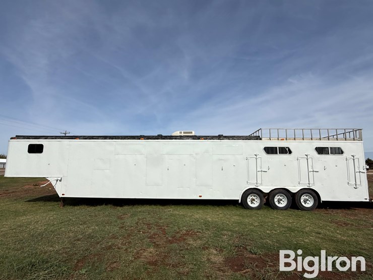 1979-44'-tri/a-aluminum-horse-trailer-w/living-quarters-image-8