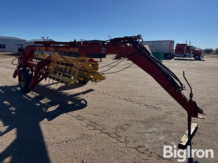 new-holland-216-image-3