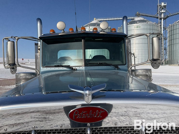 2018-peterbilt-389-image-12