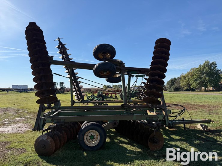 john-deere-235-image-4