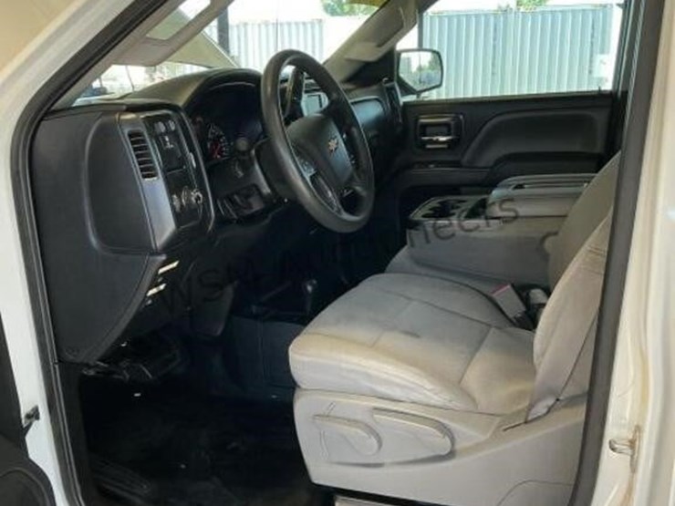 2015-chevrolet-silverado-2500hd-image-24